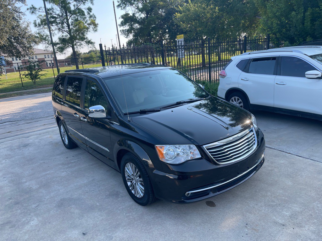 2015 Chrysler Town & Country Image 6