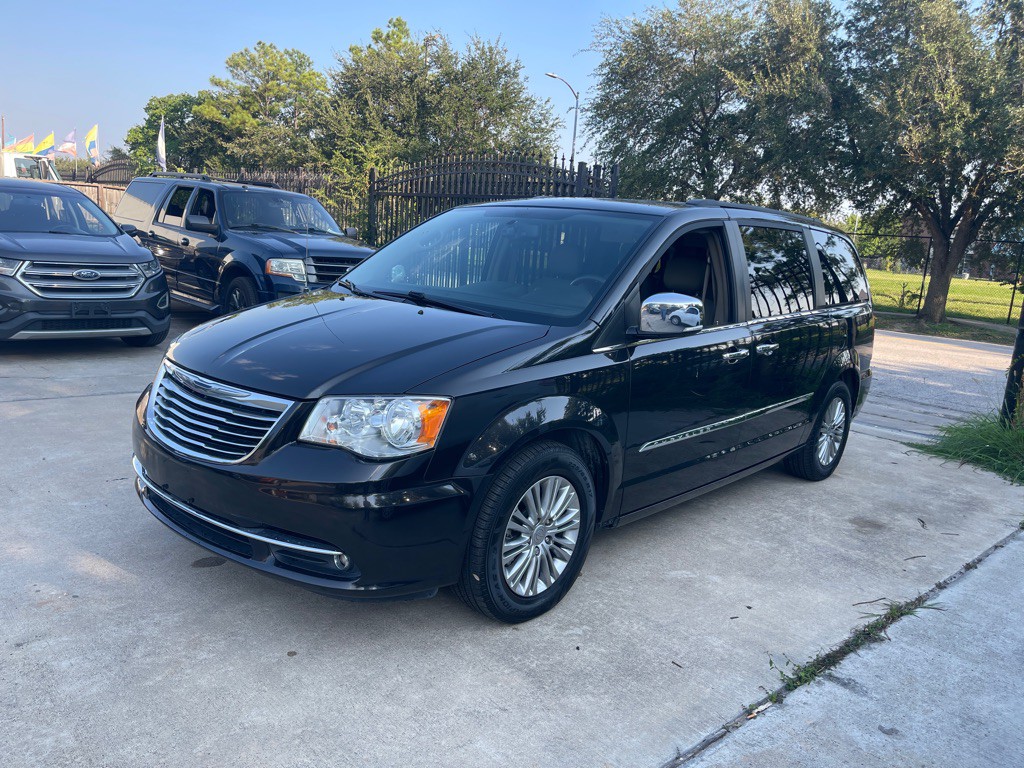 2015 Chrysler Town & Country Image 9