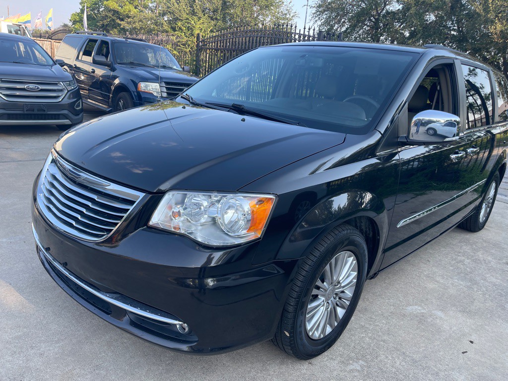 2015 Chrysler Town & Country Image 12