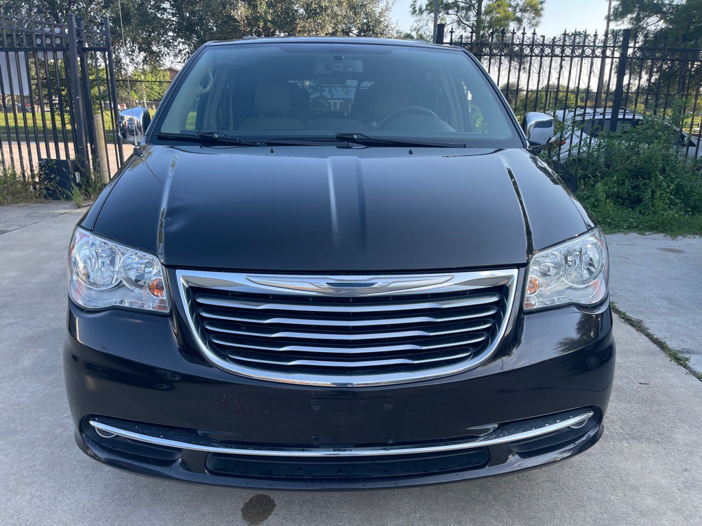 2015 Chrysler Town & Country Image 13