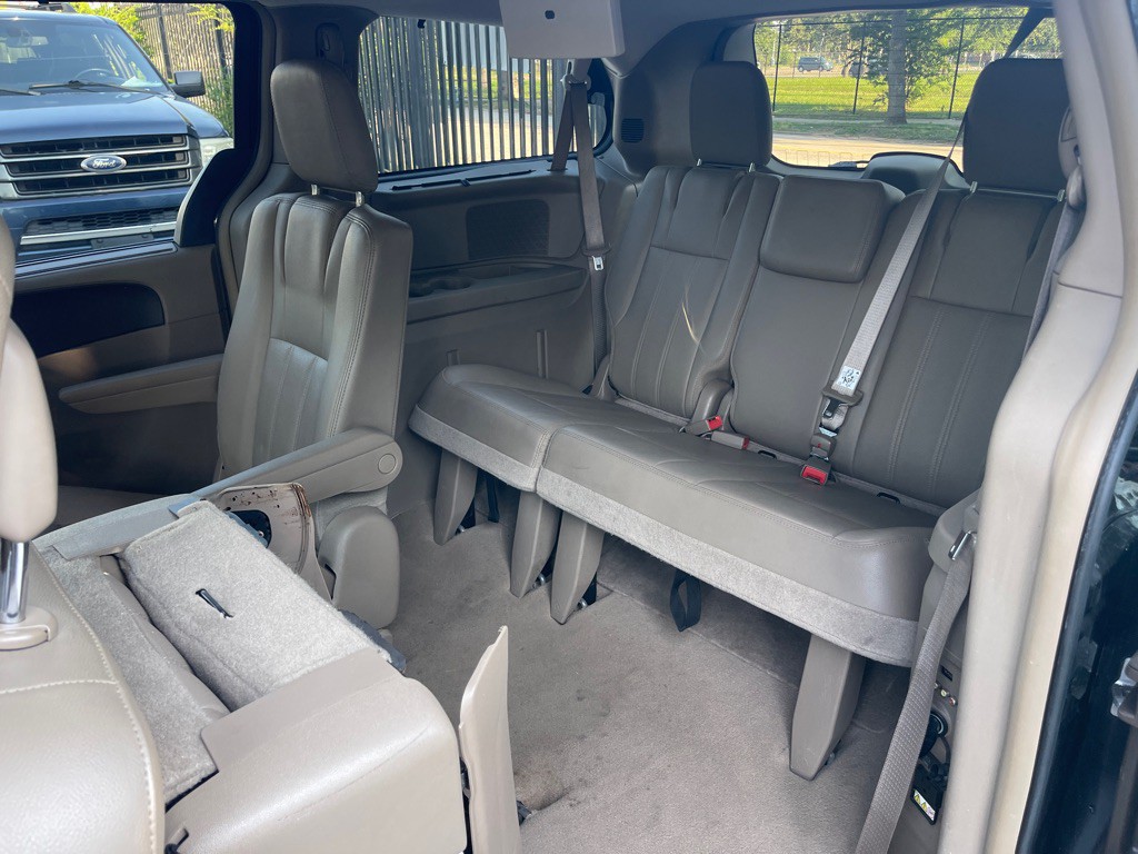 2015 Chrysler Town & Country Image 20