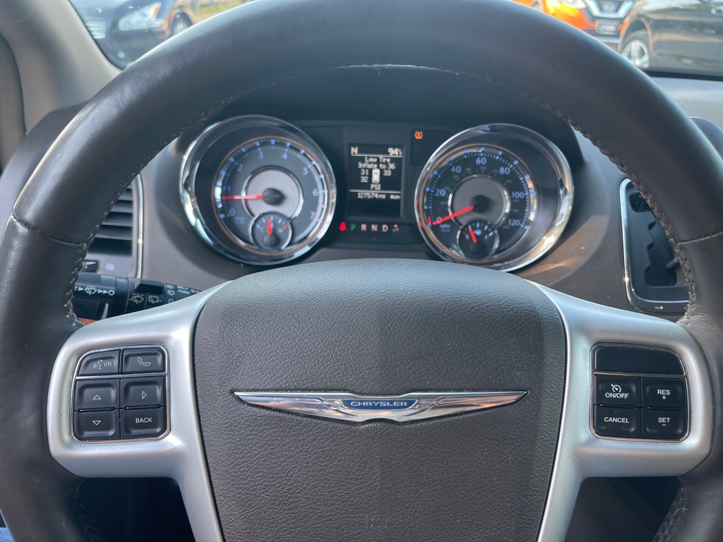 2015 Chrysler Town & Country Image 27