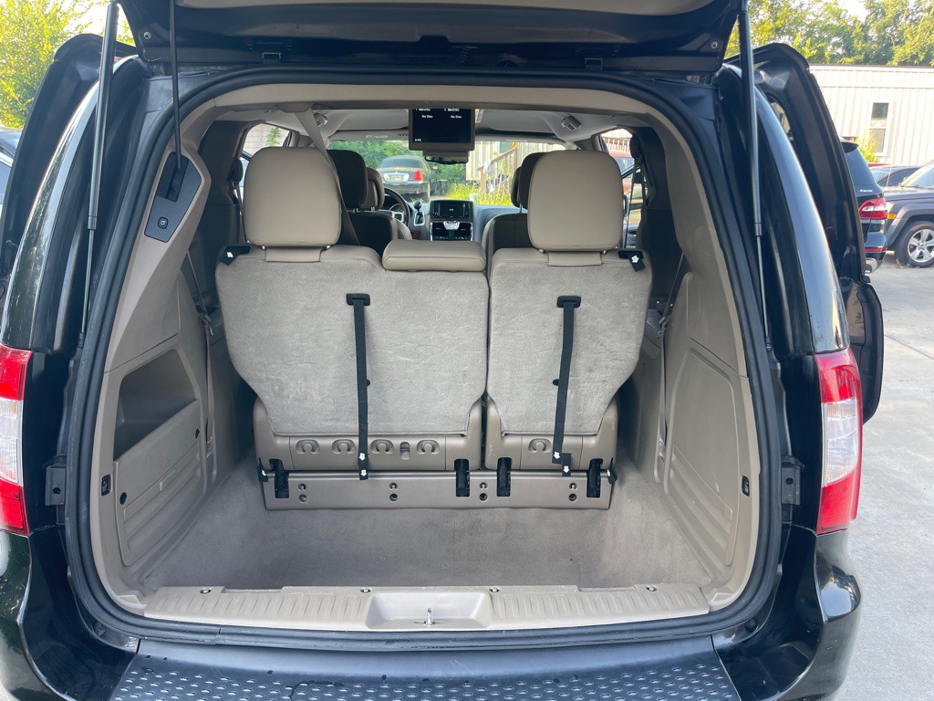 2015 Chrysler Town & Country Image 29