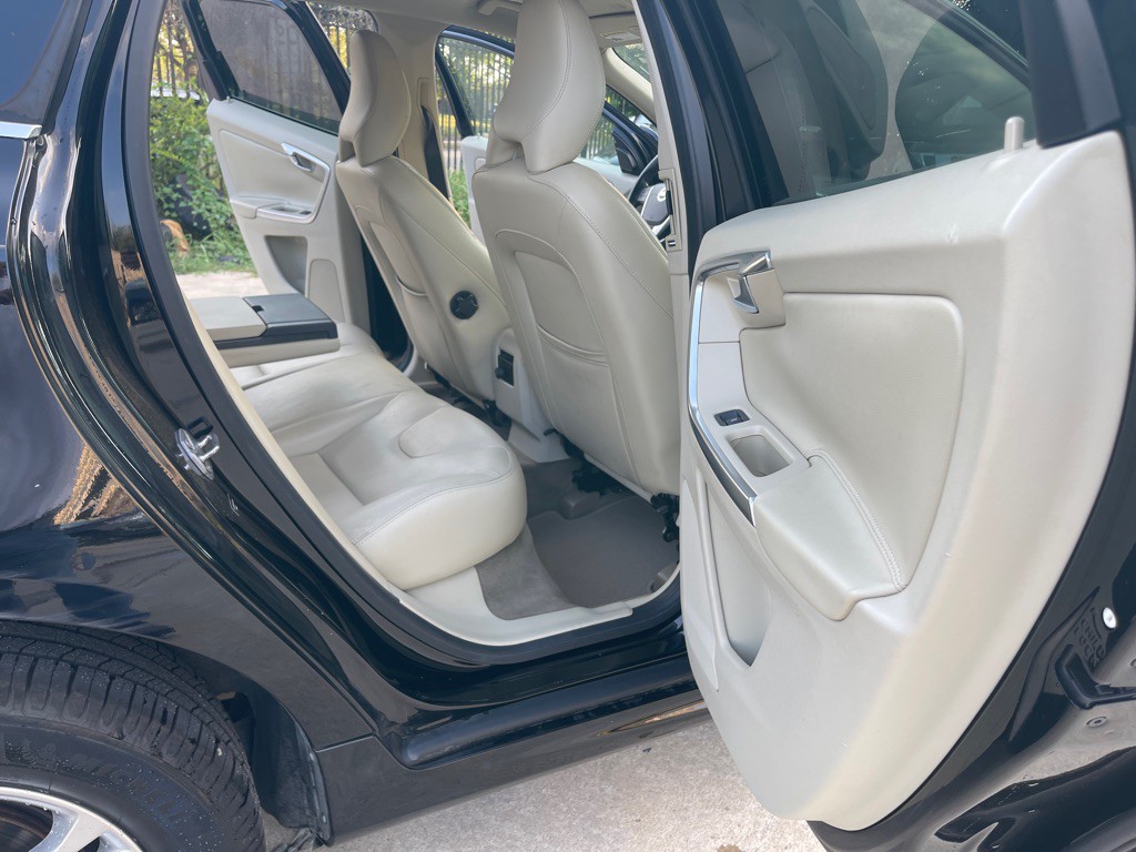2015 Volvo XC60 Image 16