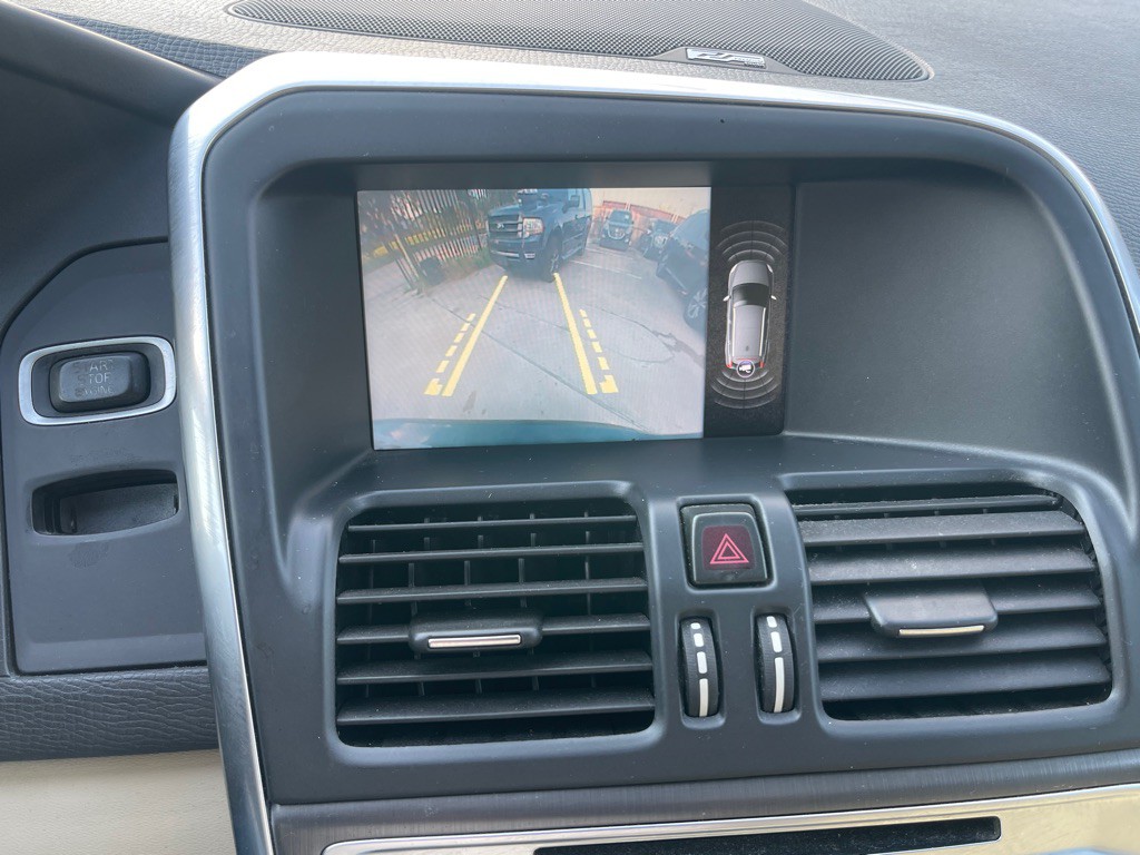 2015 Volvo XC60 Image 22