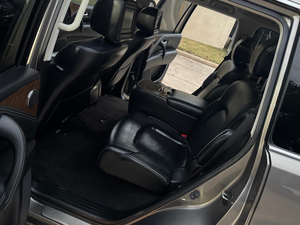 2015 INFINITI QX80 Image 16