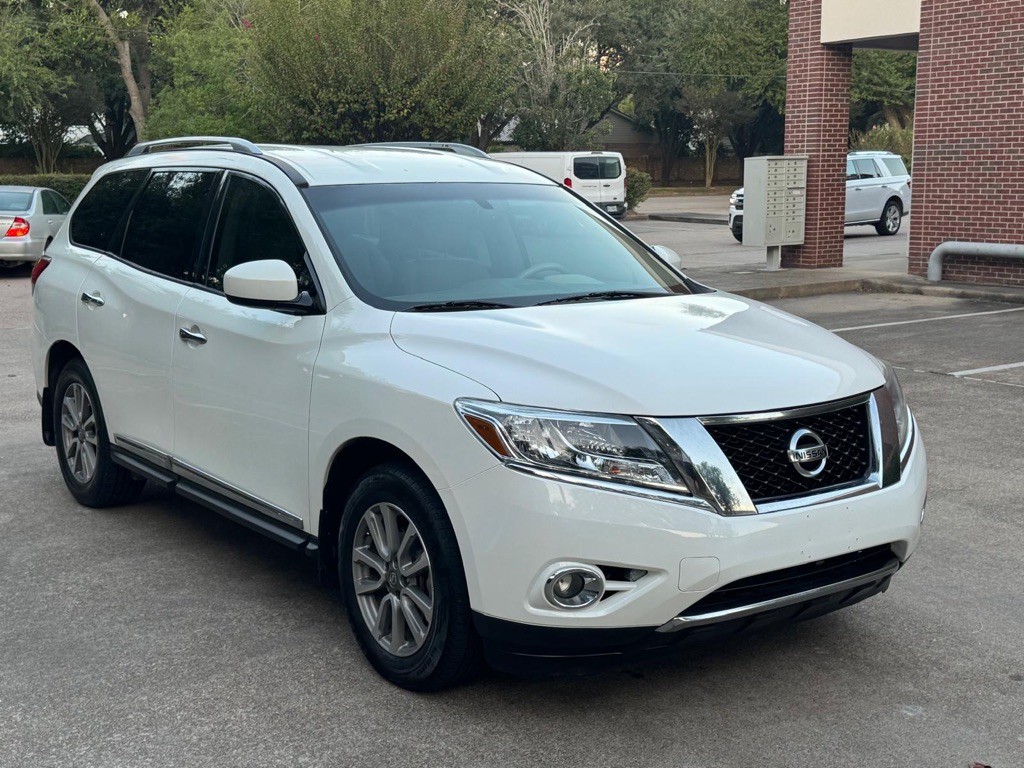 2014 Nissan Pathfinder Image 2