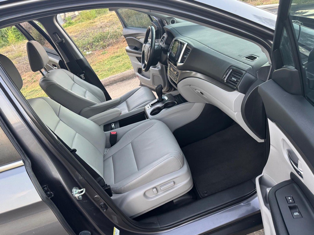 2016 Honda Pilot Image 16