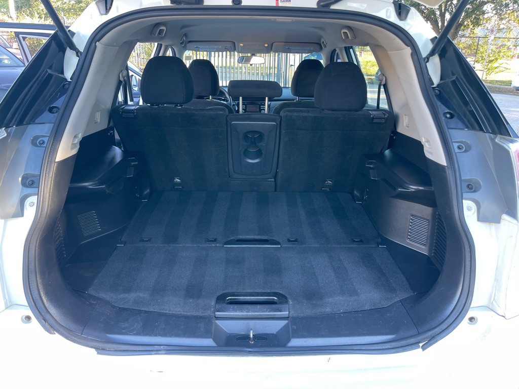 2016 Nissan Rogue Image 16