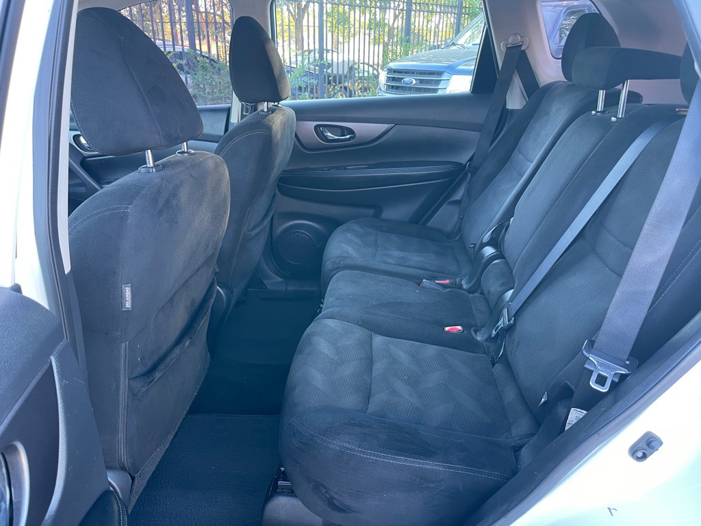 2016 Nissan Rogue Image 17