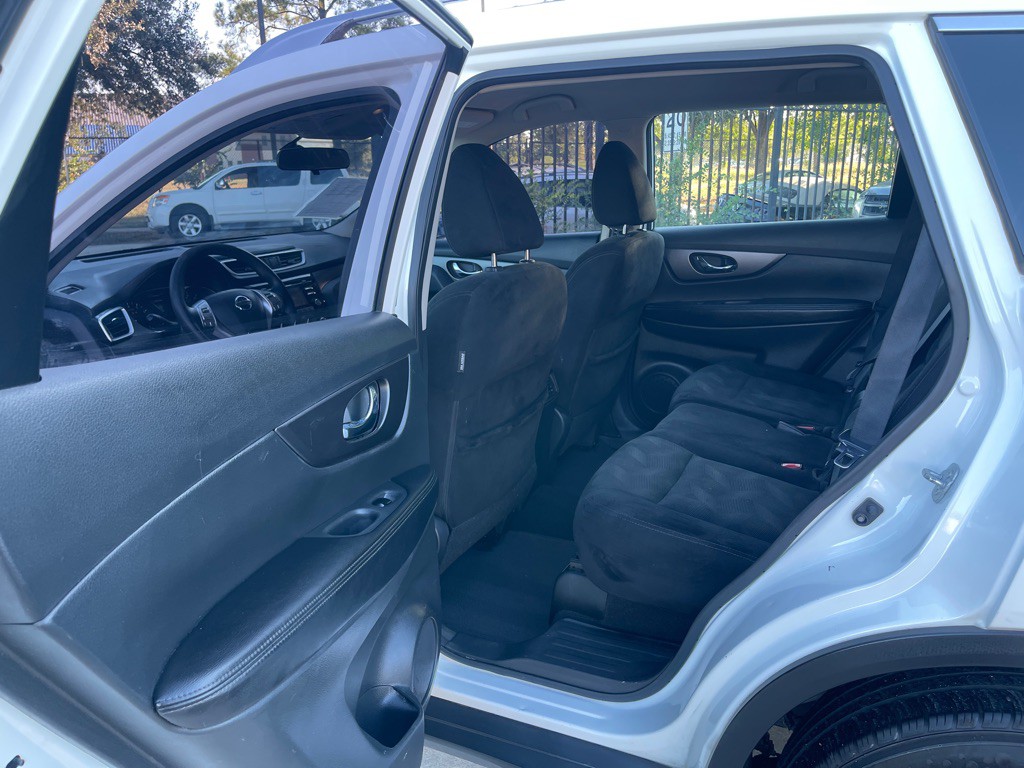 2016 Nissan Rogue Image 18