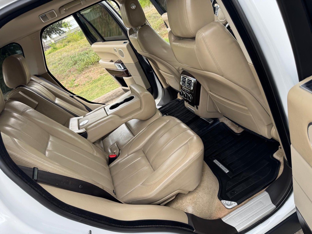 2014 Land Rover Range Rover Image 17
