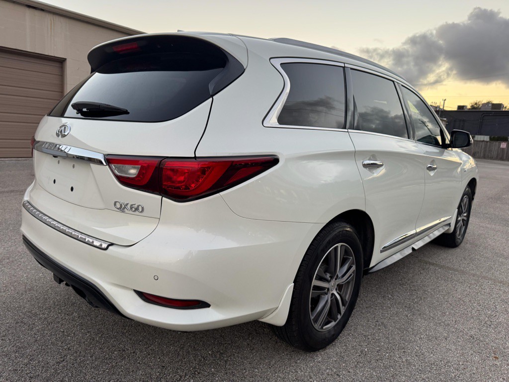 2017 INFINITI QX60 Image 4