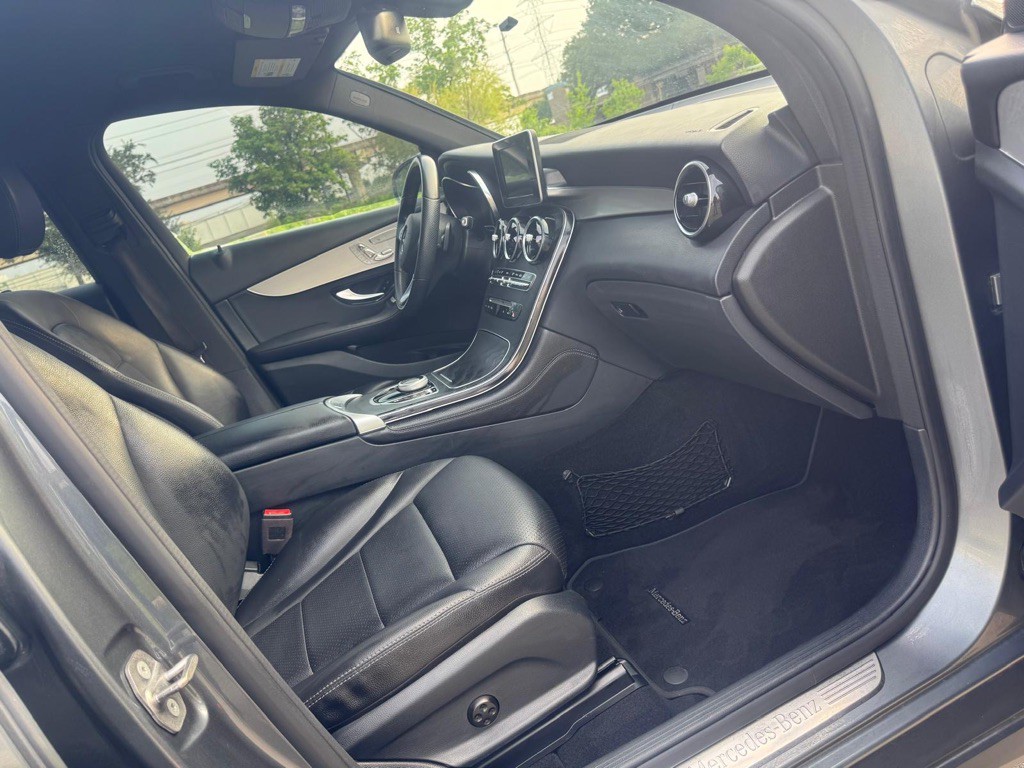 2019 Mercedes-Benz GLC-Class Image 30