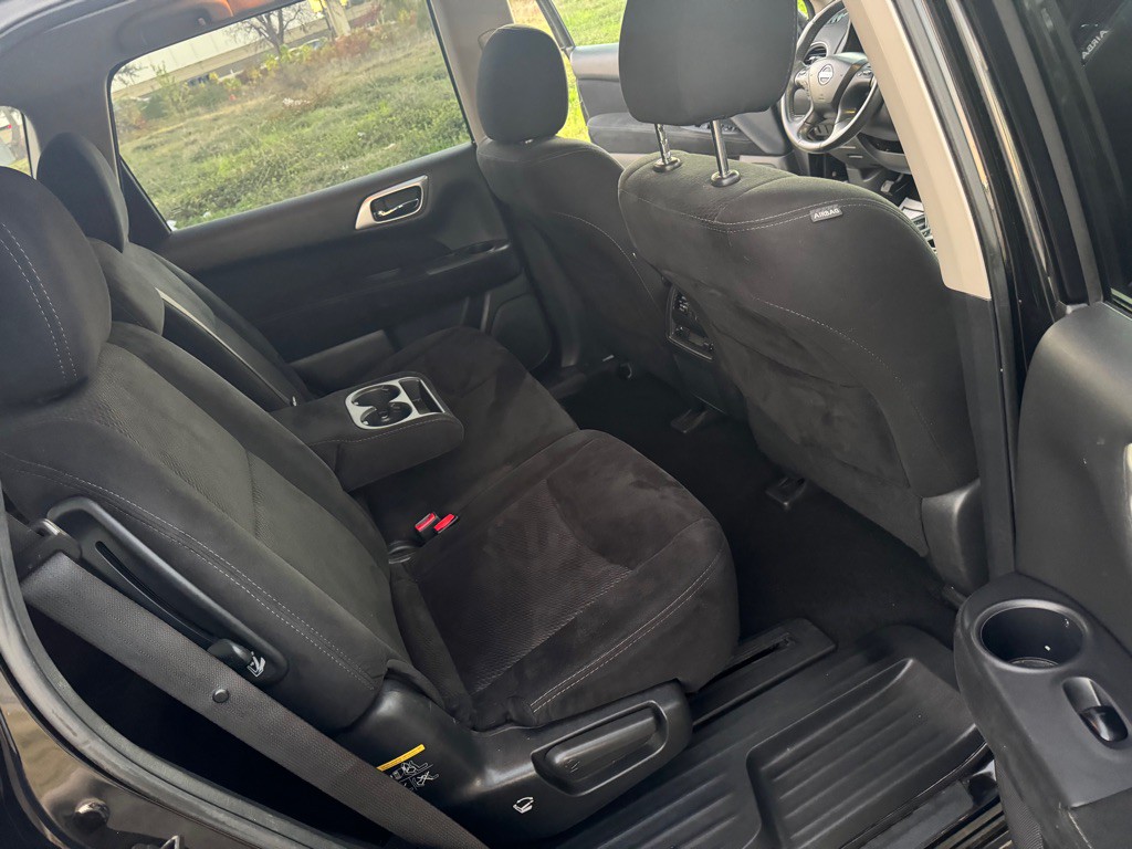 2016 Nissan Pathfinder Image 12