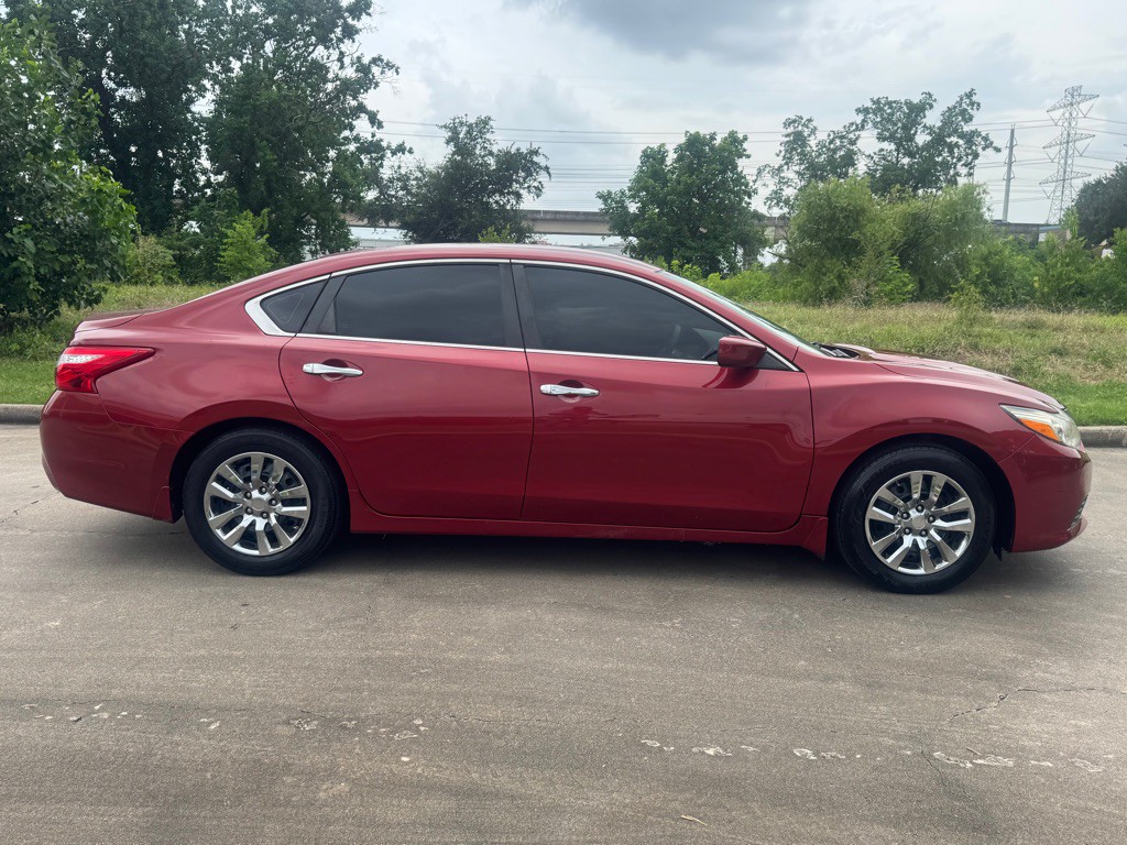 2016 Nissan Altima Image 4