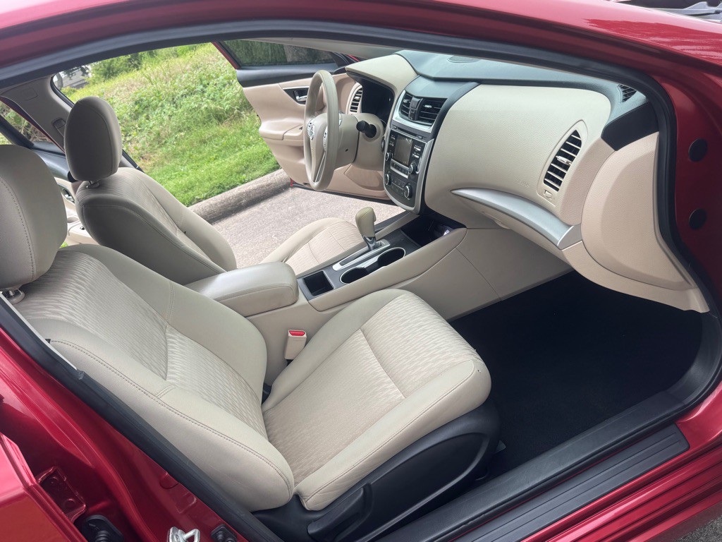 2016 Nissan Altima Image 14