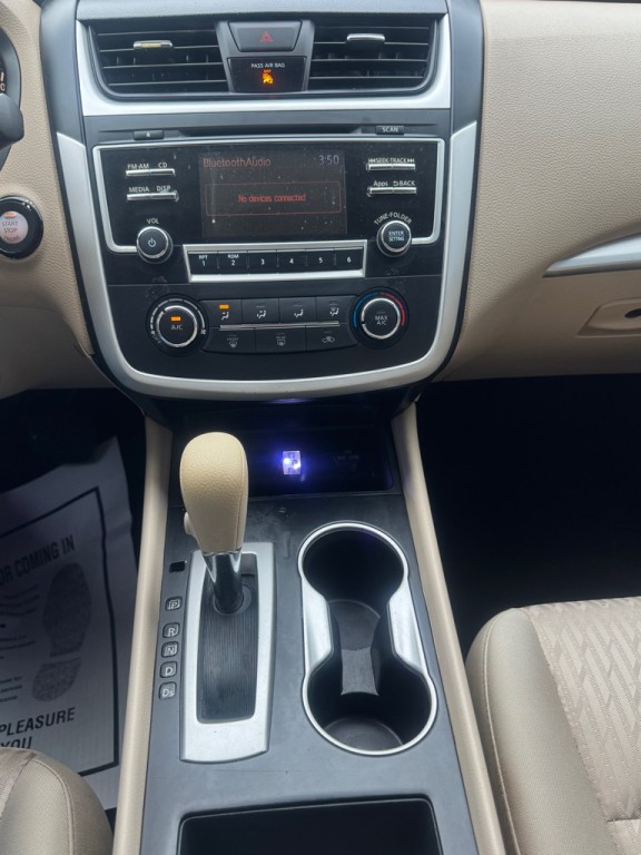 2016 Nissan Altima Image 18