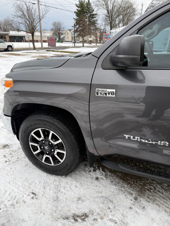2017 Toyota Tundra Image 8