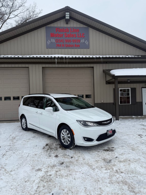 2017 Chrysler Pacifica Image 1