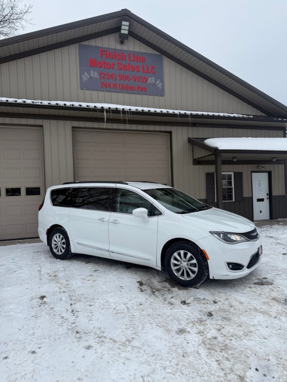 2017 Chrysler Pacifica Image 2