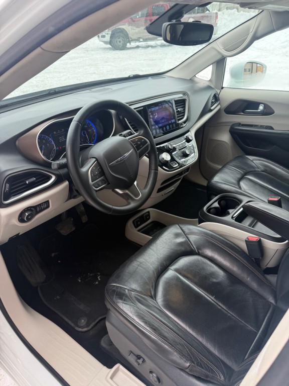 2017 Chrysler Pacifica Image 7