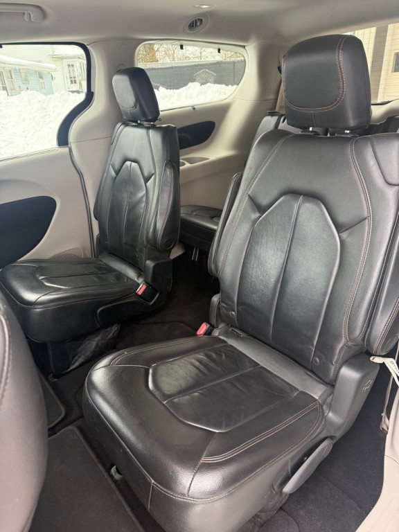 2017 Chrysler Pacifica Image 10