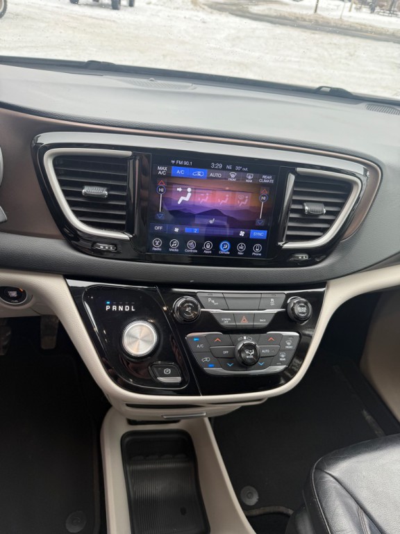 2017 Chrysler Pacifica Image 13