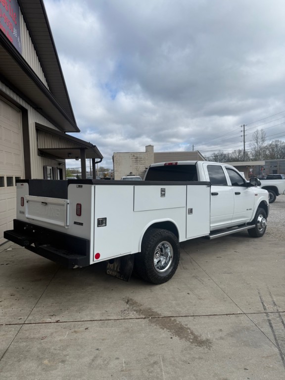 2021 RAM 3500 Image 2
