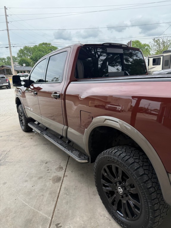 2016 Nissan Titan Image 4