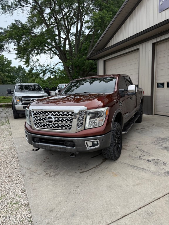 2016 Nissan Titan Image 6
