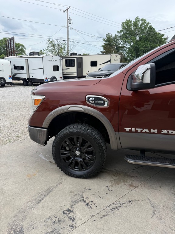 2016 Nissan Titan Image 7