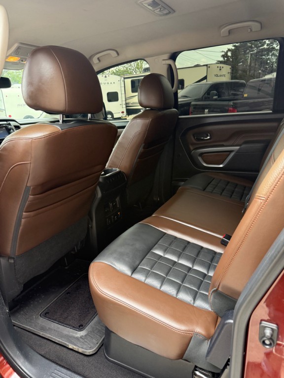 2016 Nissan Titan Image 10
