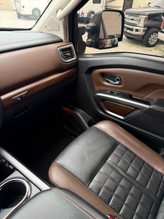 2016 Nissan Titan Image 14