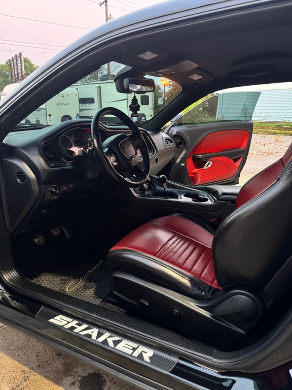 2016 Dodge Challenger Image 8