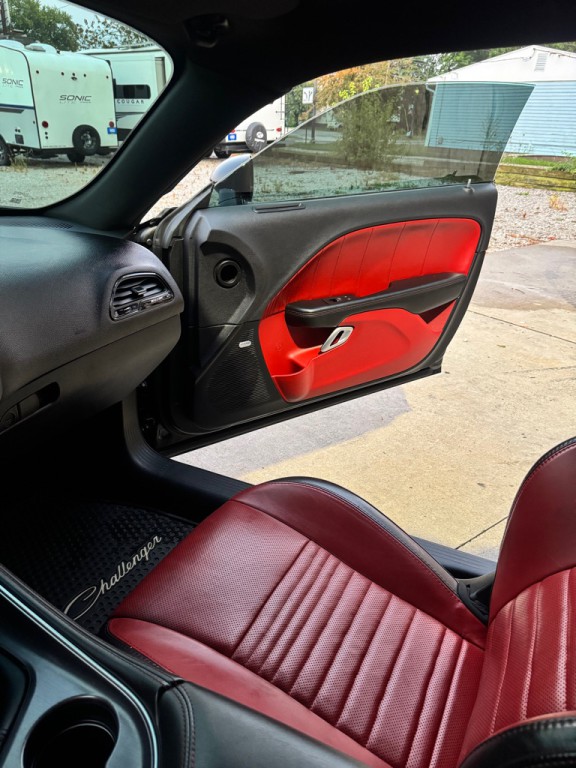 2016 Dodge Challenger Image 9