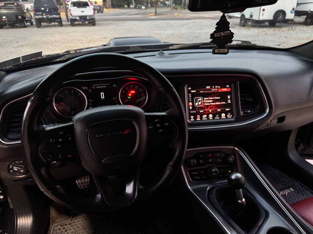 2016 Dodge Challenger Image 11