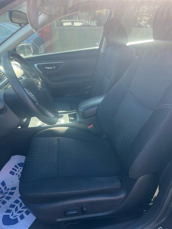 2016 Nissan Altima Image 9