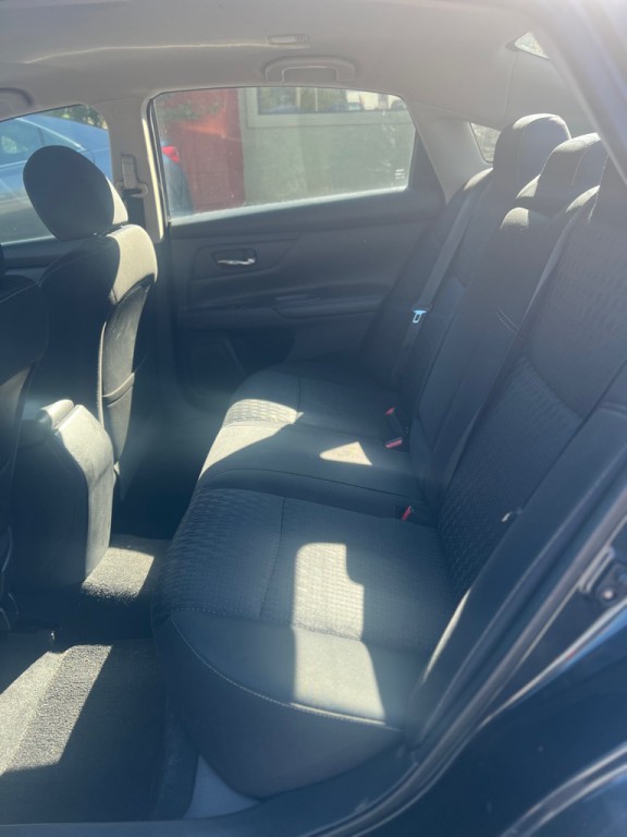 2016 Nissan Altima Image 10