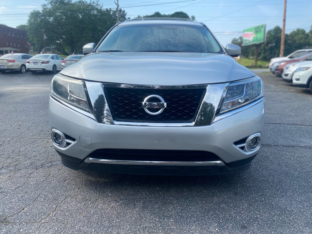 2015 Nissan Pathfinder Image 2