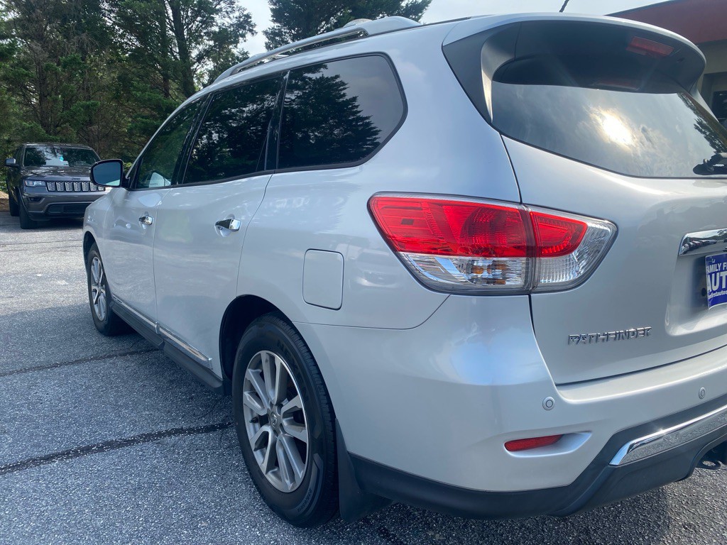 2015 Nissan Pathfinder Image 6