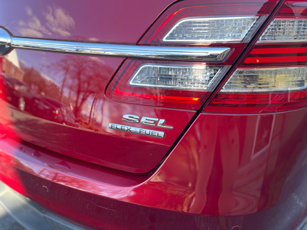 2016 Ford Taurus Image 7