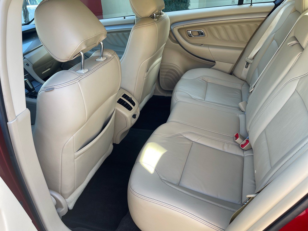 2016 Ford Taurus Image 11