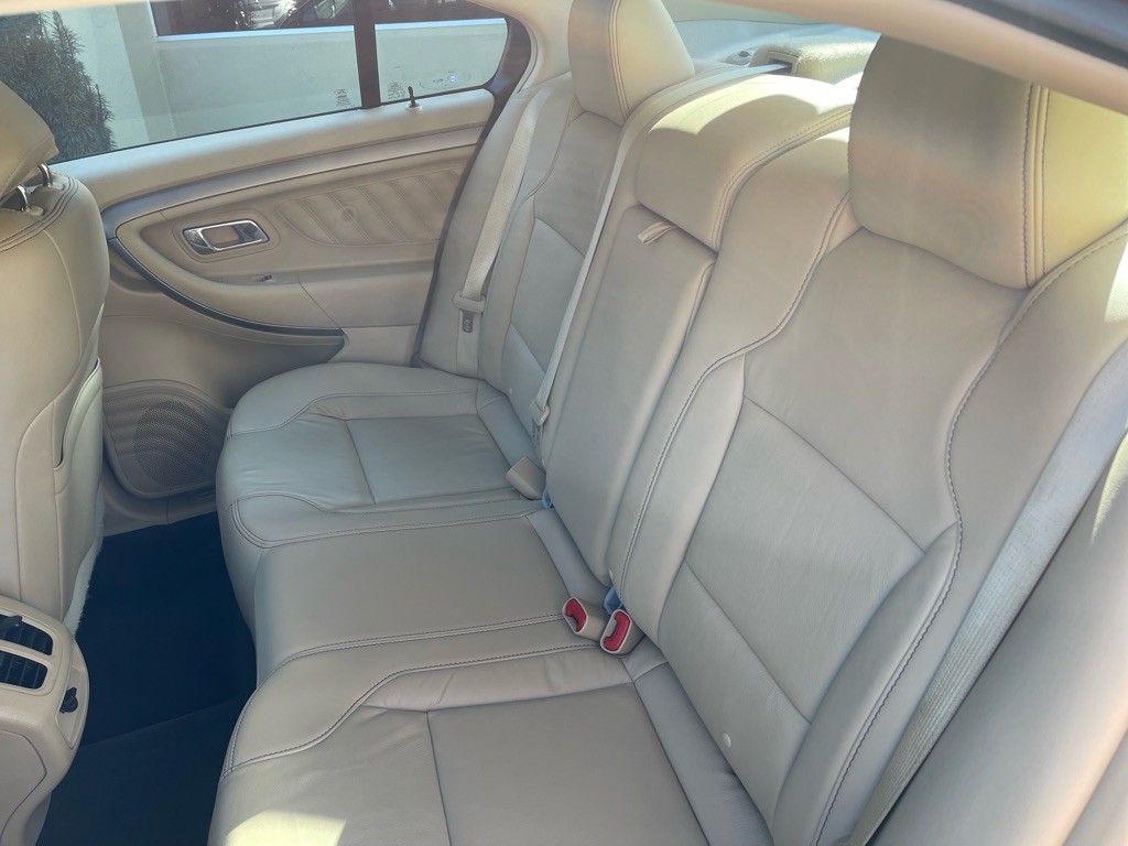2016 Ford Taurus Image 12