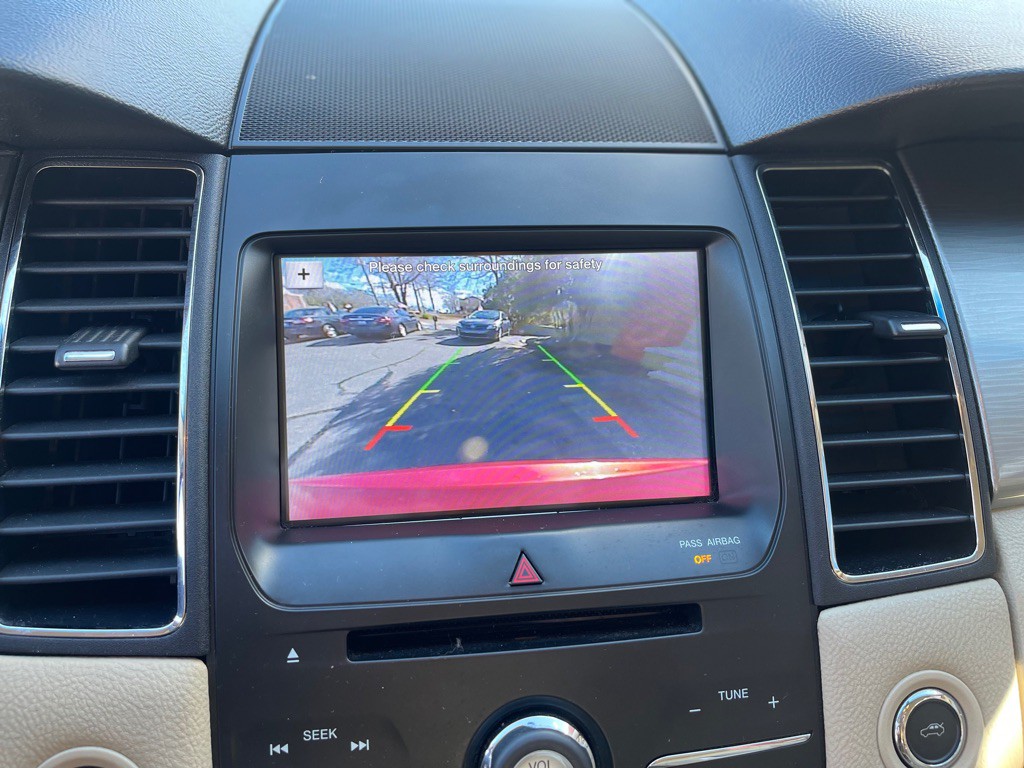 2016 Ford Taurus Image 32