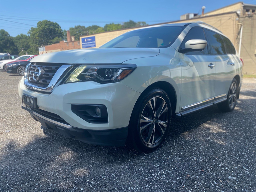 2017 Nissan Pathfinder Image 1