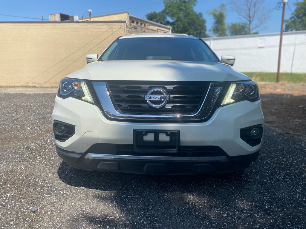 2017 Nissan Pathfinder Image 2