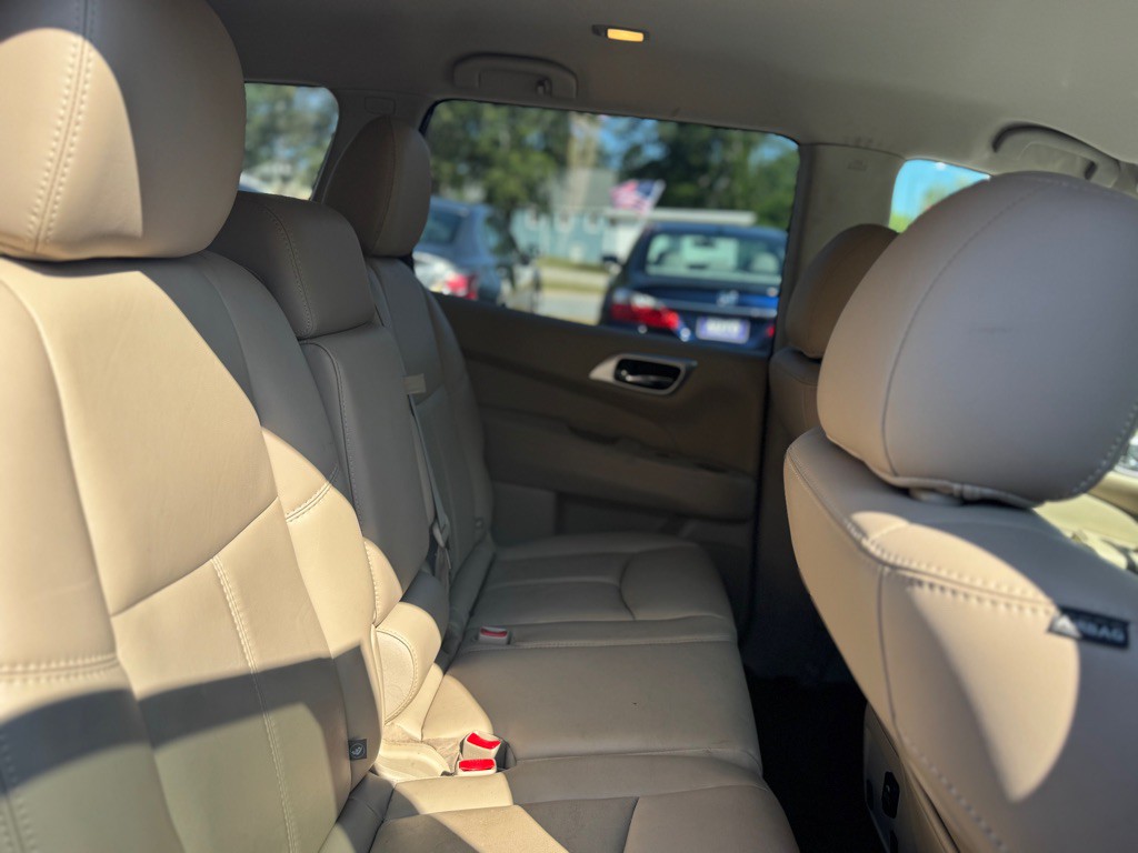 2016 Nissan Pathfinder Image 6