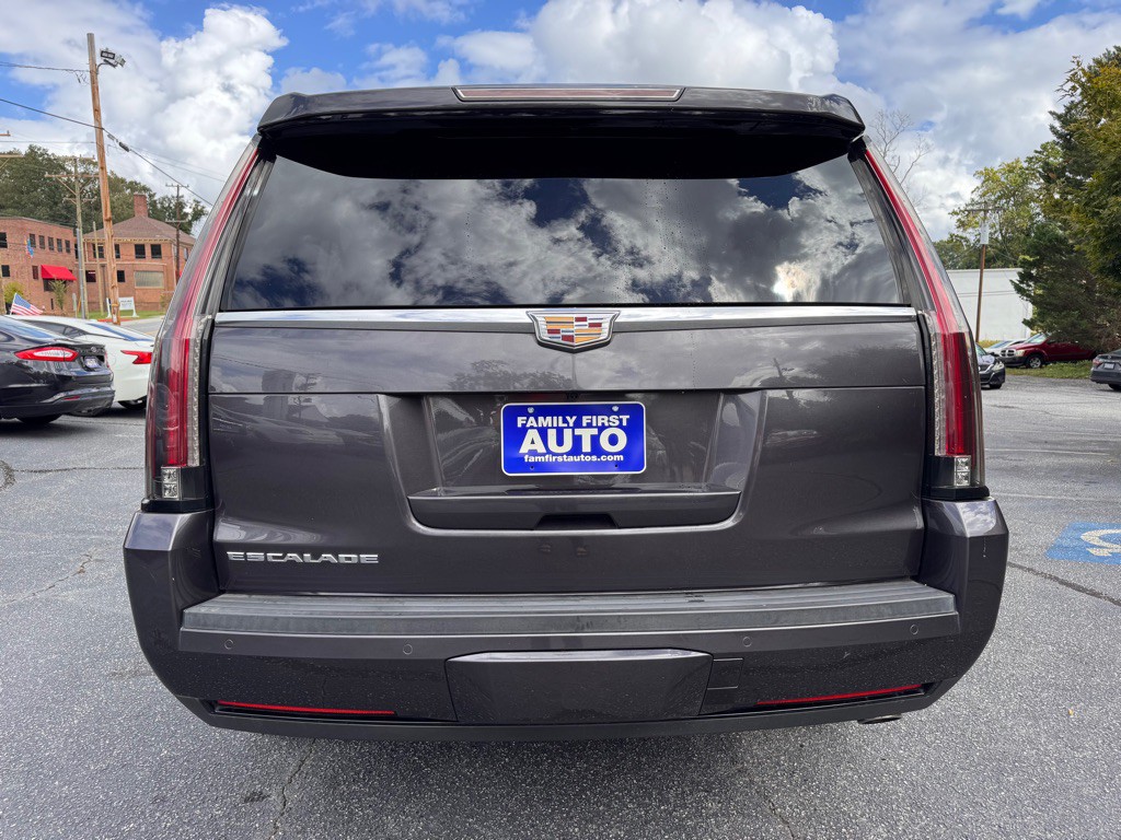 2015 Cadillac Escalade Image 4