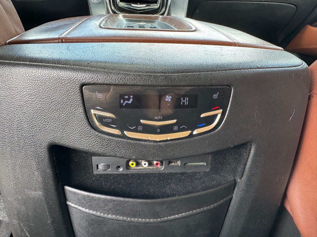 2015 Cadillac Escalade Image 8